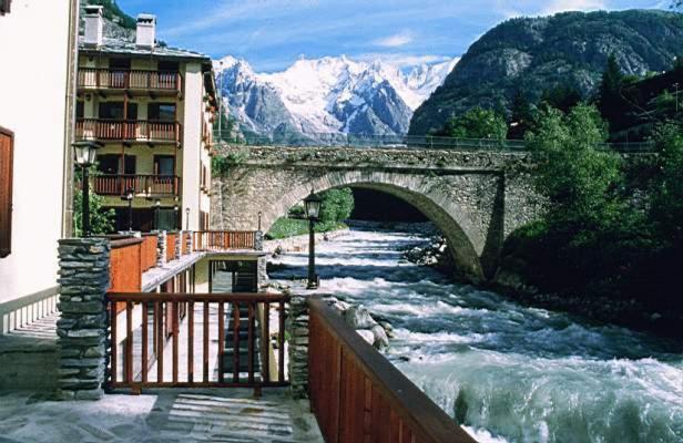 Hotel Tavernier Courmayeur Exterior foto