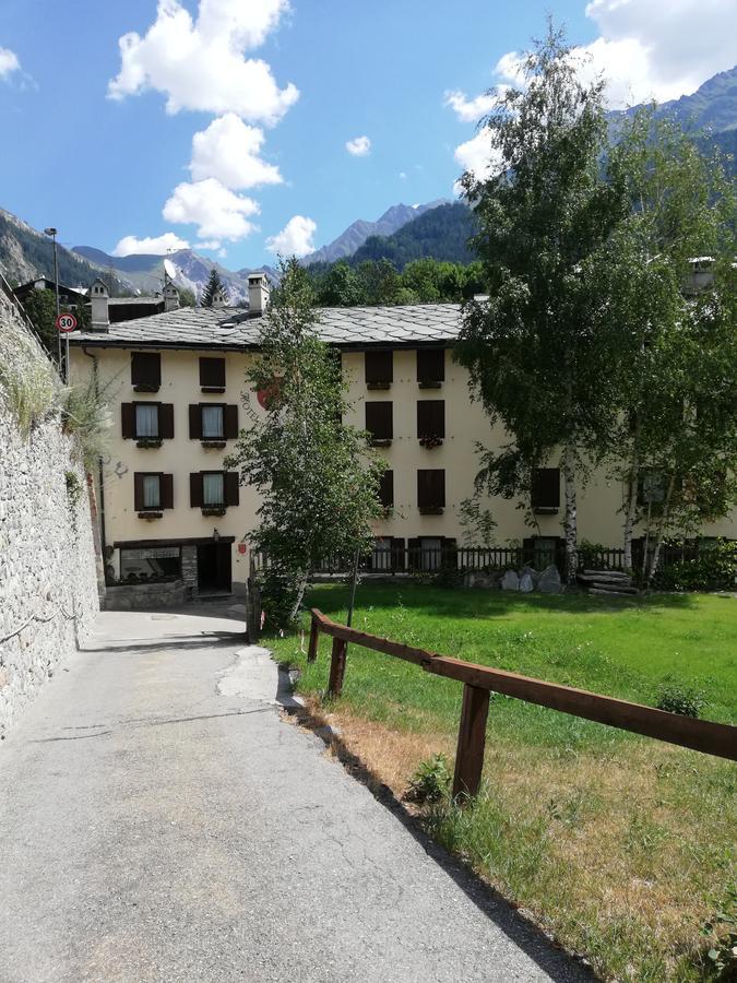 Hotel Tavernier Courmayeur Exterior foto