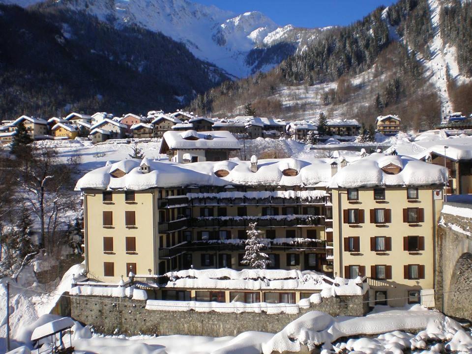 Hotel Tavernier Courmayeur Exterior foto